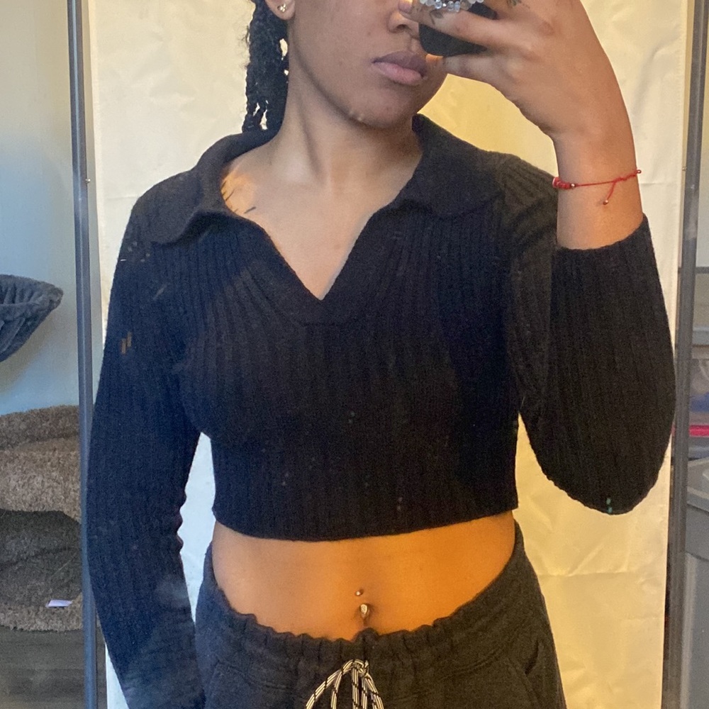 Collared Cropped Black Fitted Sweater